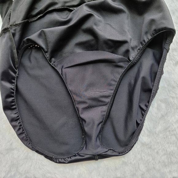 MIRACLESUIT Swimwear 1 Piece Swimsuit - Picture 9 of 10